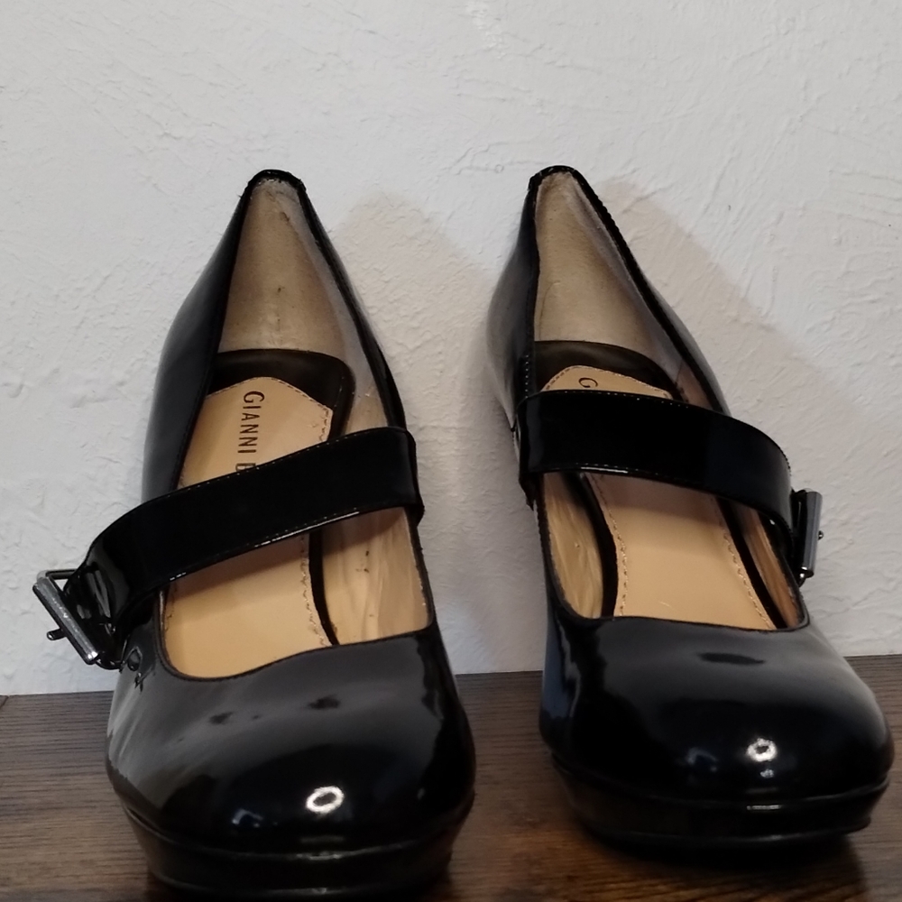Shoes - Picture 2 of 6